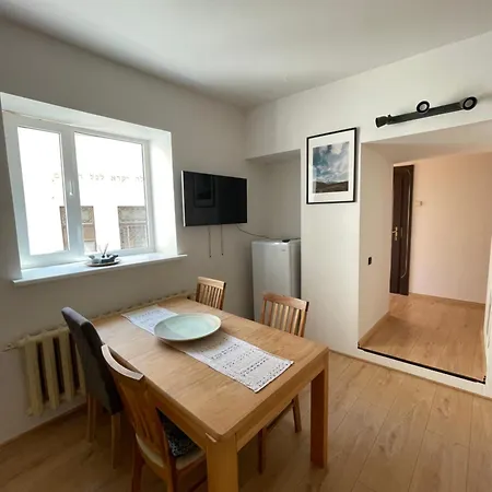 3 Bedrooms Oldtown With Balcony Quiet Area Apartment *