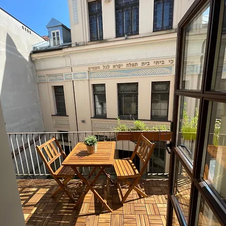 3 Bedrooms Oldtown With Balcony Quiet Area Riga